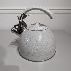 BNWT Masterclass whistling kettle